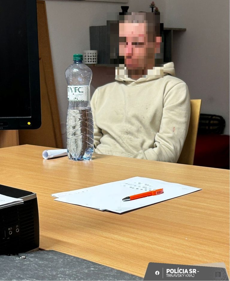 podozrivý