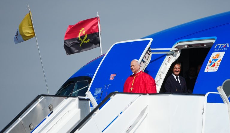 pápež Angola-jd2026042018