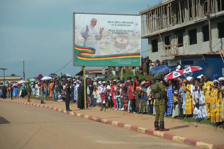 pápež Kamerun-jd2026041617