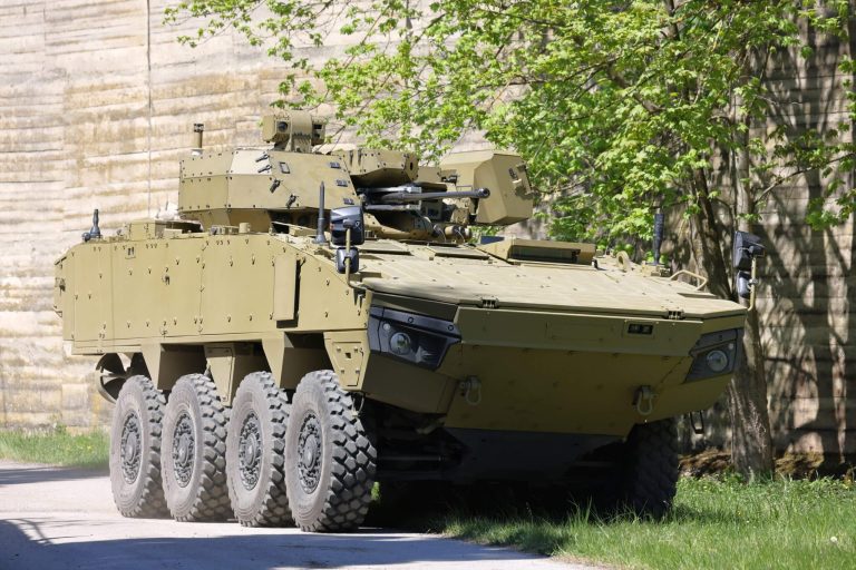Obrnené modulárne vozidlo Patria AMV XP 8×8