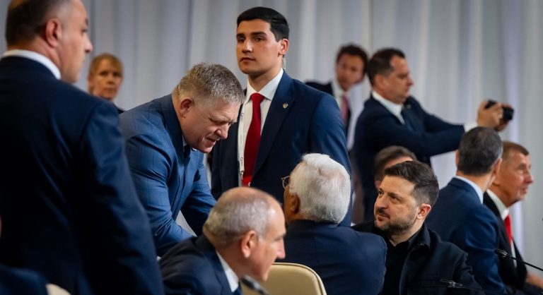 Robert Fico v Jerevane