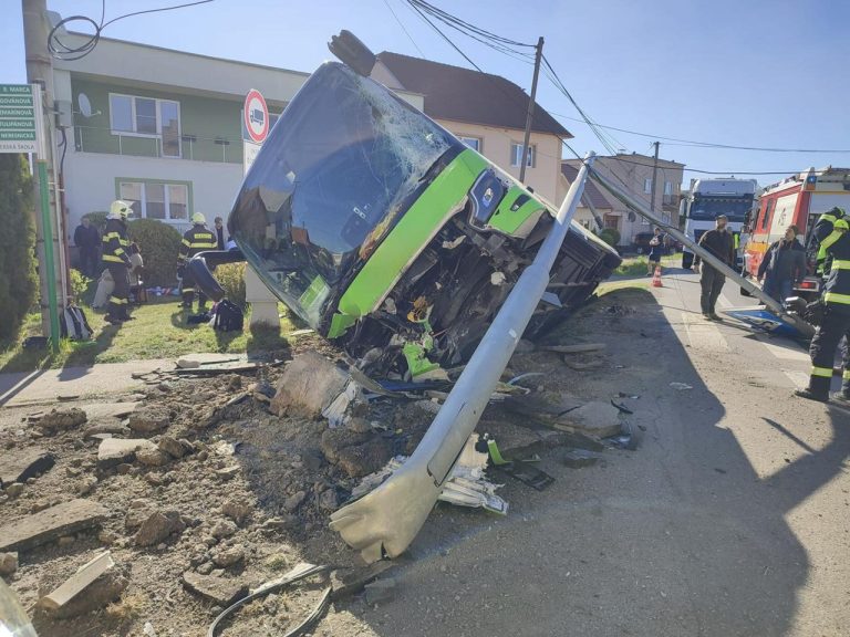 autobus nehoda Dobrá Niva