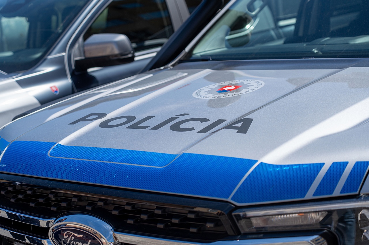 polícia policajné auto