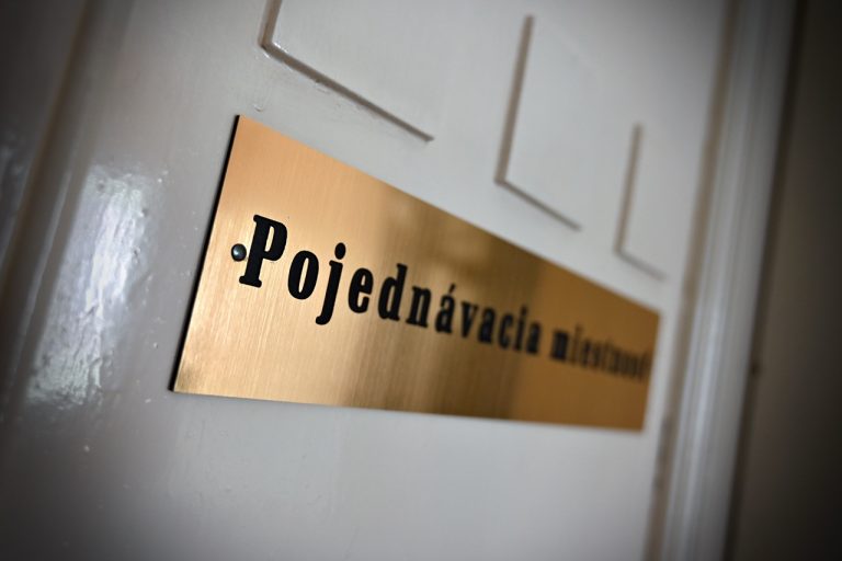 súd pojednávacia miestnosť