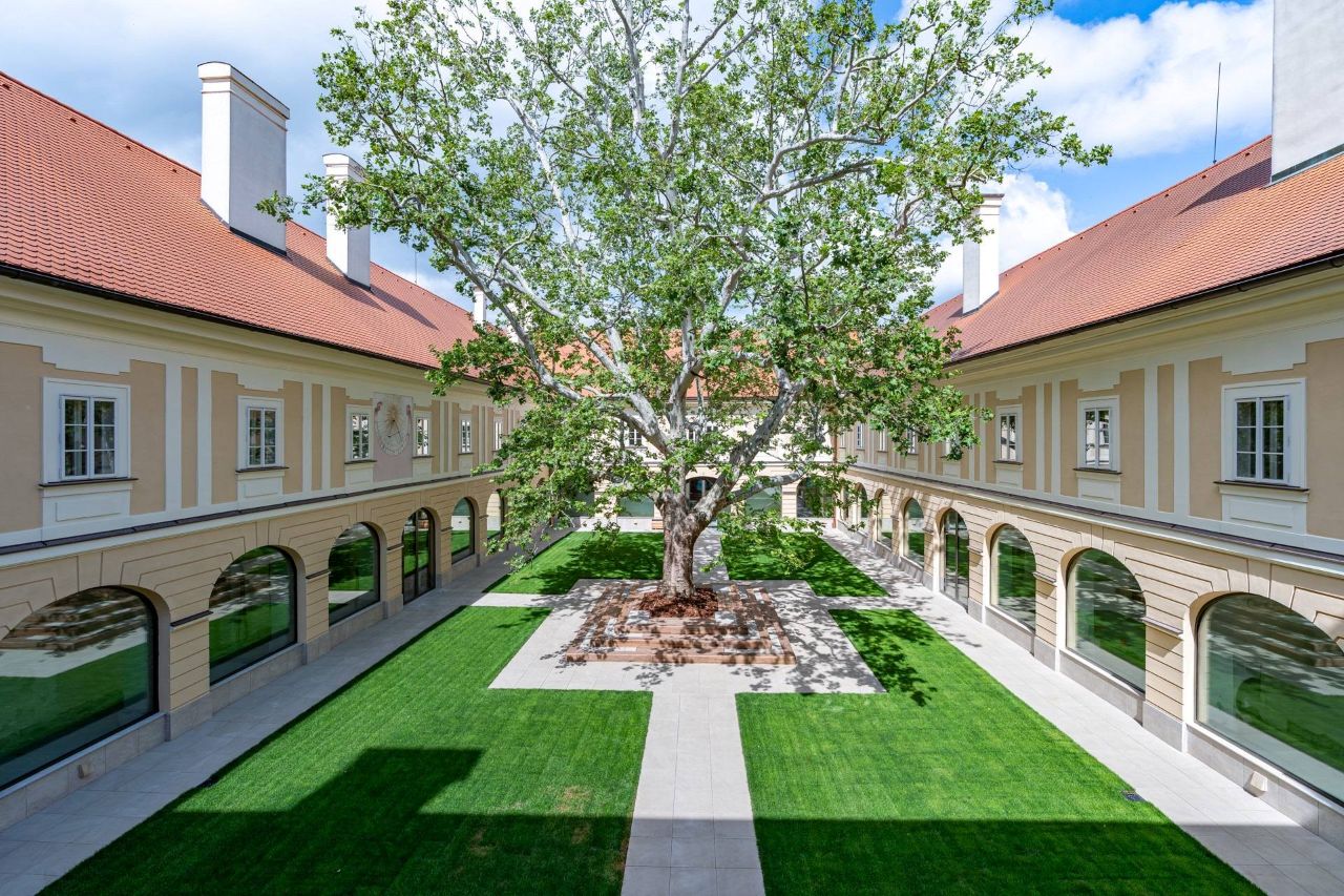 Biskupský kaštieľ v meste Žiar nad Hronom