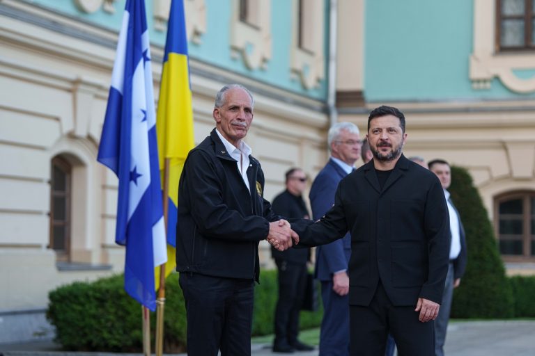 Nasrym Asfurom Volodymyr Zelenskyj