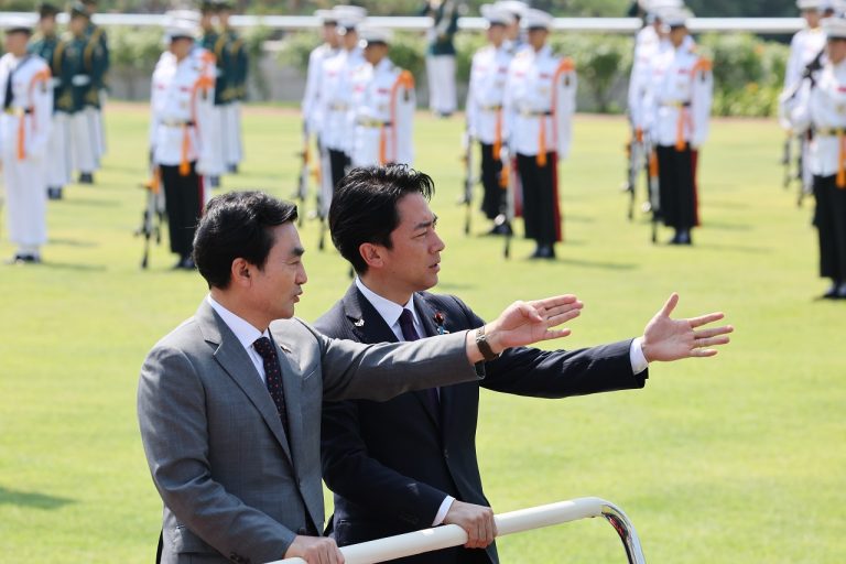 Shinjiro Koizumi Ahn Gyu-back