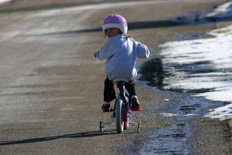 dieťa, bicykel