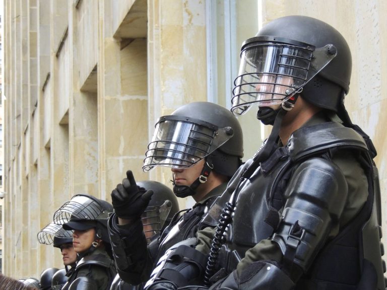 policajti