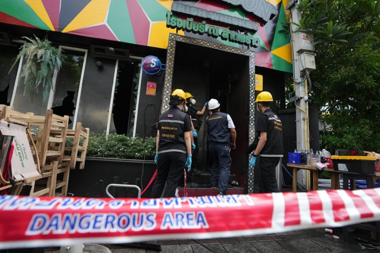 Forenzní policajti v Bangkoku