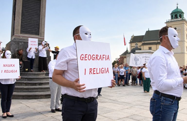 protest na obranu náboženskej výchovy Poľsko